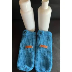 Gestrickte Socke als Verpackung für Flaschen