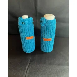 Gestrickte Socke als Verpackung für Flaschen