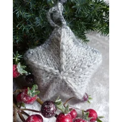 Gestrickte Sterne in Grau - Als Tischdeko zur Weihnachtszeit