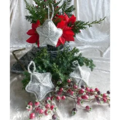 Gestrickte Sterne in Grau - Als Tischdeko zur Weihnachtszeit