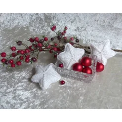 Gestrickte Sterne in Weiß - Als Tischdeko zur Weihnachtszeit
