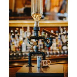 Getränkespender Kellner inkl. Edelstahltablett & Flasche – Handgefertigt in Deutschland, Minibar & Geschenkidee