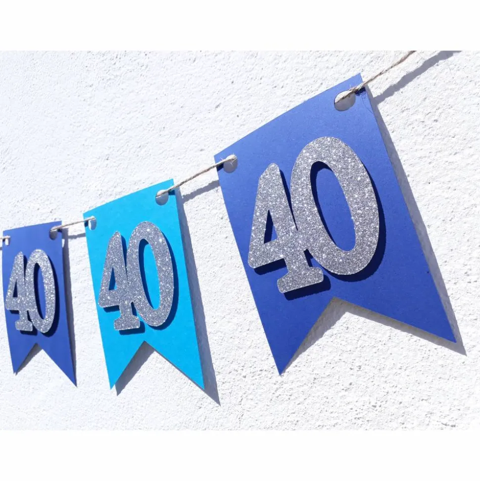 Girlande zum 40. Geburtstag in blau und dunkelblau mit silbernen Zahlen. Glitzer. Wimpel. Wimpelkette. Happy Birthday. Dekoration aus Papier.