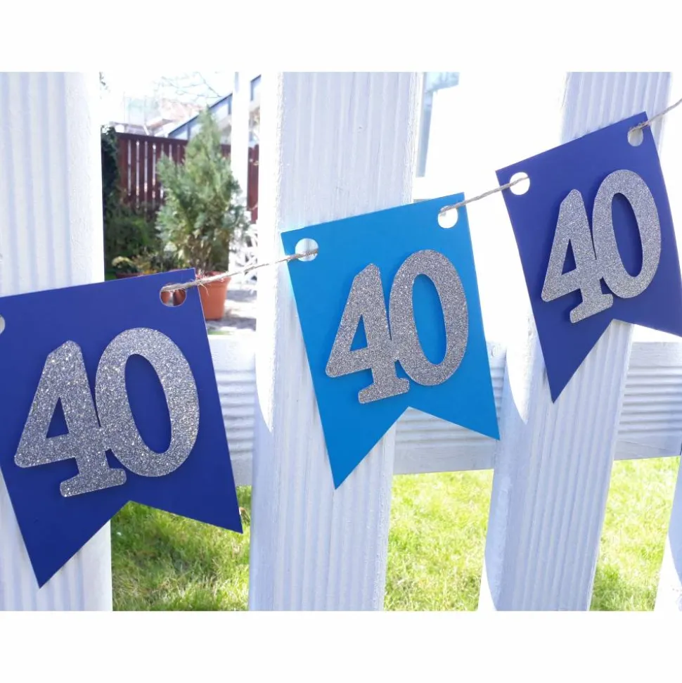 Girlande zum 40. Geburtstag in blau und dunkelblau mit silbernen Zahlen. Glitzer. Wimpel. Wimpelkette. Happy Birthday. Dekoration aus Papier.