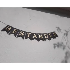 Girlande zur bestandenen Prüfung / Personalisierbar / Abschluss Bachelor Master Wimpelkette zum Schulabschluss Gold und