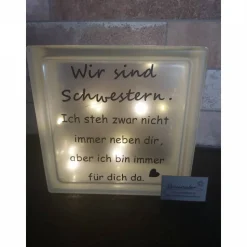 Glasbaustein "Wir sind Schwestern"