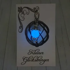 Glücksbringer Feenlicht – Nachtleuchtende Laterne silberfarben als Anhänger & Geschenk