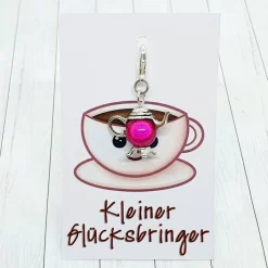 Glücksbringer Kanne silberfarben / pink – Charmanter Anhänger für Heißgetränkliebhaber