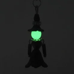 Glücksbringer kleine Hexe lila – Handgemachter Anhänger mit leuchtendem Kopf