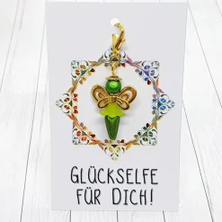Glücksbringer Schmetterlingselfe goldfarben/grün – Zauberhafter Anhänger mit 3D-Perlen