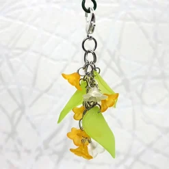 Glücksbringer Taschenbaumler Zarte Blumen orange – handgemachter Anhänger für Taschen & Rucksäcke