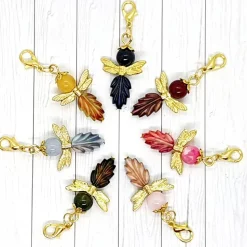 Glücksbringer Waldelfe Anhänger goldfarben/rosa – einzigartiges Geschenk & Unikat