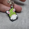 Glückshase Schlüsselanhänger: Wichtel verkleidet als Hase  als Glücksbringer & Geschenk