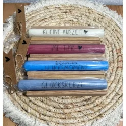 Glückskerze / Kleine Auszeit -  Kerze mit Spruch hübsch verpackt im Holzkästchen / Stabkerze 18 cm