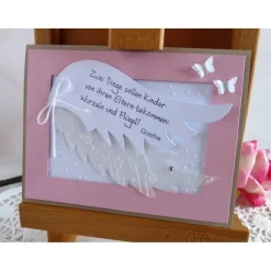 Glückwunschkarte, Geburtskarte, Grußkarte zur Geburt/Taufe für ein Mädchen mit Flügeln und einem aufgestempeltem Spruch