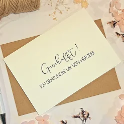 Glückwunschkarte Geschafft! – Edle Abschlusskarte für Abitur, Führerschein, Studium oder Ausbildung mit Umschlag