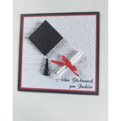 Glückwunschkarte zum Bachelor, mit Schriftrolle und Doktorhut