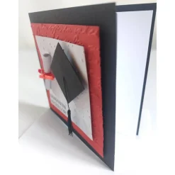 Glückwunschkarte zum Bachelor, mit Doktorhut und Schriftrolle