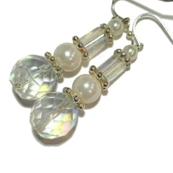 Glitzernde Ohrringe mit funkelndem Kristallglas und Muschelperle weiß handgemacht silberfarben