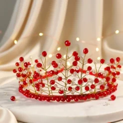 Goldene Brautkrone mit roten Kristallen – Handgefertigte Perlenkrone „Golden Blossom“ für Hochzeit & Event