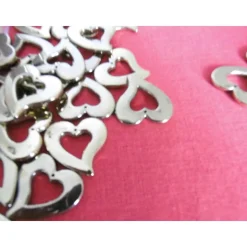 Goldene Streuteile Herzen – Deko für Hochzeit, Liebe, Valentinstag & Jubiläum – 3x3 cm – 20 Stück