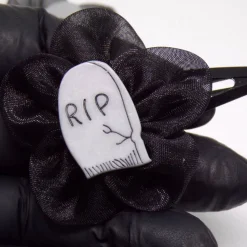 Gothic Haarspangen durchsichtig schwarz mit Grabstein & Blume – Rockabilly Punk Accessoire