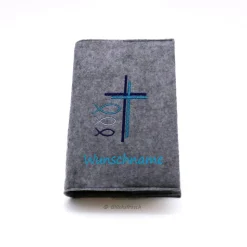 Gotteslob Filzhülle, grau, bestickt mit 2 Kreuzen und 3 Fischen, personalisierbar