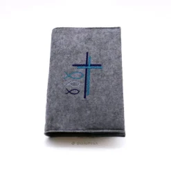 Gotteslob Filzhülle, grau, bestickt mit 2 Kreuzen und 3 Fischen, personalisierbar