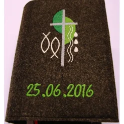 Gotteslobhülle, Einband handgefertigt Filz 3mm dunkelgrau Kreuz Halbkreise Fische Wasser personalisierbar Name bestickt