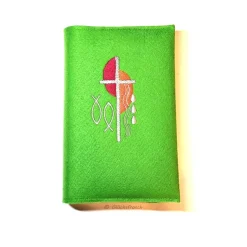 Gotteslobhülle, Filz, grün, bestickt mit grauem Kreuz und zwei Halbkreisen in rot + orange, Fischen, Wellen und Tro