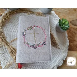 Gotteslobhülle Filz  Kommunion 2025 personalisierbar Blumenkranz 