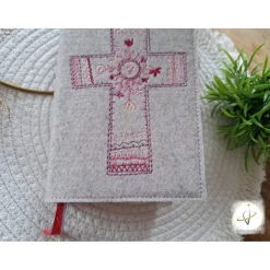 Gotteslobhülle Filz  Kommunion 2025 personalisierbar beige-meliert Kreuz Hippie pink