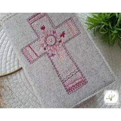 Gotteslobhülle Filz  Kommunion 2025 personalisierbar beige-meliert Kreuz Hippie pink