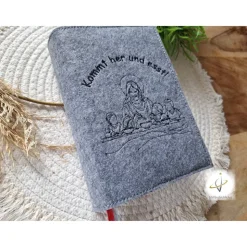 Gotteslobhülle Filz  Kommunion 2025 personalisierbar Jesus mit Kindern 