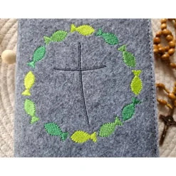 Gotteslobhülle Filz Kommunion 2025 kommt her und esst! personalisierbar Einband Handgemachte Filzhülle Fische grün