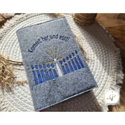 Gotteslobhülle Filz  Kommunion 2025 personalisierbar Jesus mit Kindern blau "Kommt her und esst!" Einband