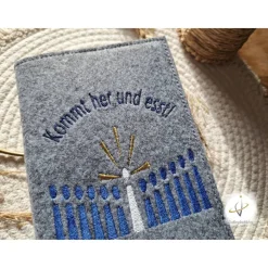 Gotteslobhülle Filz  Kommunion 2025 personalisierbar Jesus mit Kindern blau 