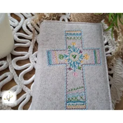 Gotteslobhülle Filz  Kommunion 2025 personalisierbar mit Namen und Datum beige-meliert Kreuz Hippie Andenken Kommunion