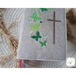 Gotteslobhülle Filz  Kommunion 2025 personalisierbar Schmetterlinge grün 