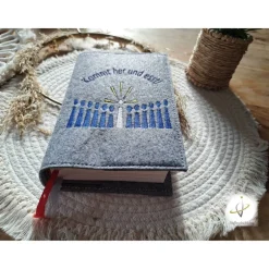 Gotteslobhülle Filz  Kommunion 2025 personalisierbar Jesus mit Kindern blau "Kommt her und esst!" Einband