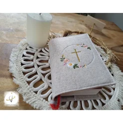 Gotteslobhülle Filz  Kommunion 2025 personalisierbar Regenbogen "Kommt her und esst!"