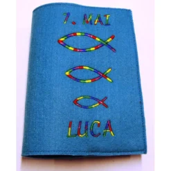 Gotteslobhülle Filz türkis mit Regenbogenfischen – personalisierbar mit Name & Datum – Geschenk zur Kommunion