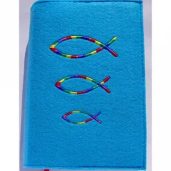 Gotteslobhülle Filz türkis mit Regenbogenfischen – personalisierbar mit Name & Datum – Geschenk zur Kommunion