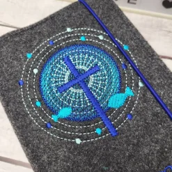 Gotteslobhülle, Gotteslobeinband strahlendes Kreuz blau, türkis mit Fische, Kommunion