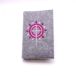 Gotteslobhülle, grauer Filz mit rosa Muster, personalisierbar, Filz 100 % Polyester, Garn rot-rosa-grau