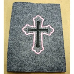 Gotteslobhülle handgefertigt Filz 3mm graumeliert Kreuz rosa anthrazit personalisierbar Name und Datum bestickt