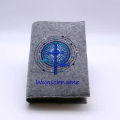 Gotteslobhülle, Kreuz, Kreis, Fische, personalisierbar, Filzhülle grau, Stickgarn blau