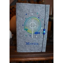 Gotteslobhülle mit Wunschname und Gummikordel mit Perlen