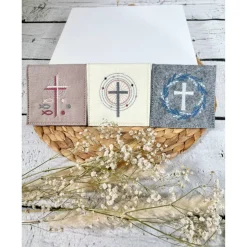 graue Gotteslobhülle Blumenkranz Gebetbuchhülle Blütenkranz Blumen Kreuz aus Filz personalisiert