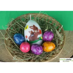 große Ostereikerze in weiß mit Hasenmutter, Hasenkind und bunten Ostereiern verziert, Osterdeko, Ostergeschenk